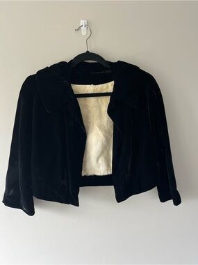 Vintage 80s Black Velvet Cropped Jacket with Cream Faux Fur Lining